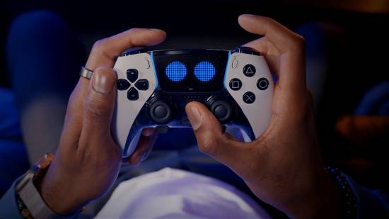 索尼愚人节整活：新手柄替你打游戏、点披萨