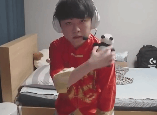 _2021年古装吻戏_最近古装吻戏